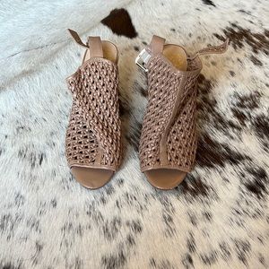 Neutral Lattice Heel